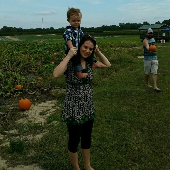 Meet your Posher, Stephani - Picture 1 of 1