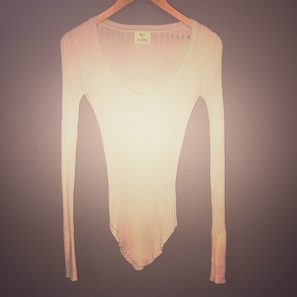 CLEARING OUT SALE -NWOT Pins & Needles Scoopneck