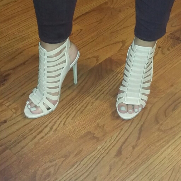 Steve Madden Nude heels
