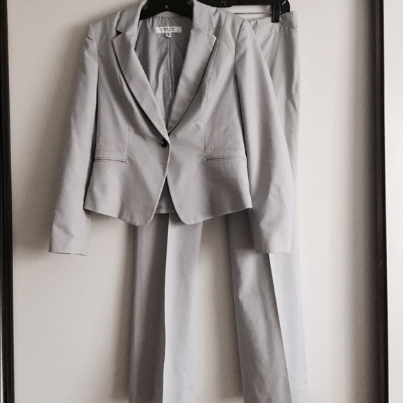 Nine West trendy pale gray suit - Picture 1 of 4