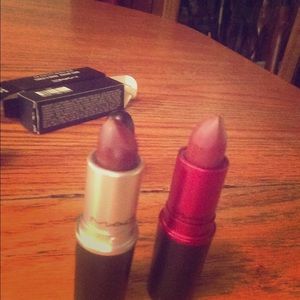 Set of 2 Mac lipsticks