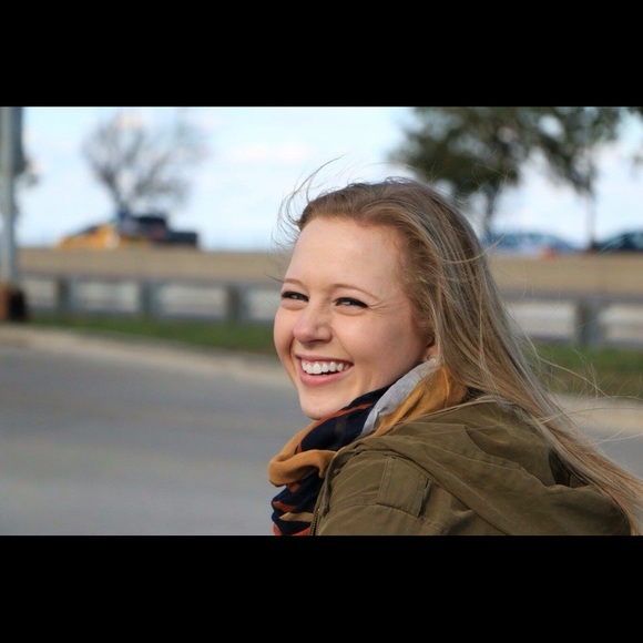 Meet your Posher, Hannah - Picture 1 of 1