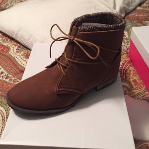 Just fab cognac colored booties! Perfect for Fall!