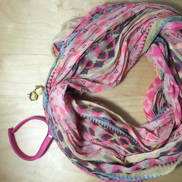 AEO Aztec Print Scarf 💕