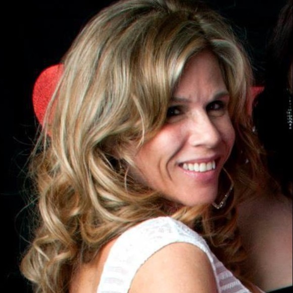 Meet your Posher, Deborah - Picture 2 of 3