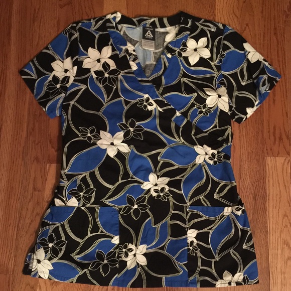 Scrub top size small