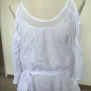 NWOT Super cute belted cold shoulder blouse 👄