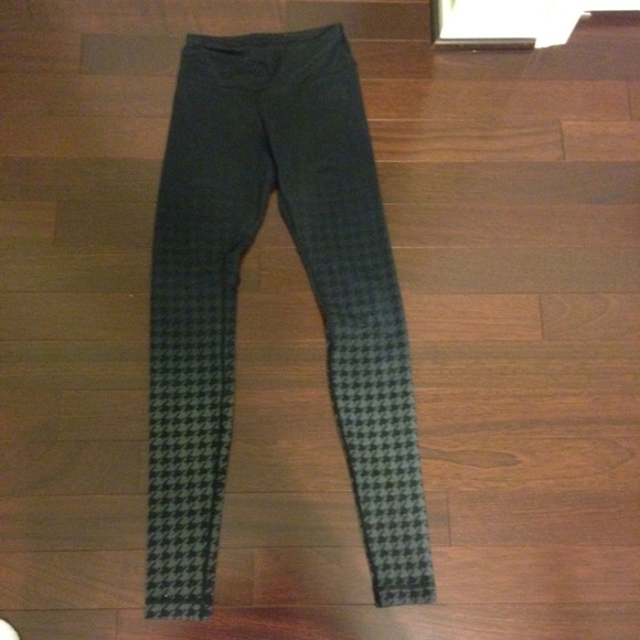 Lululemon size 2 full on luon leggings