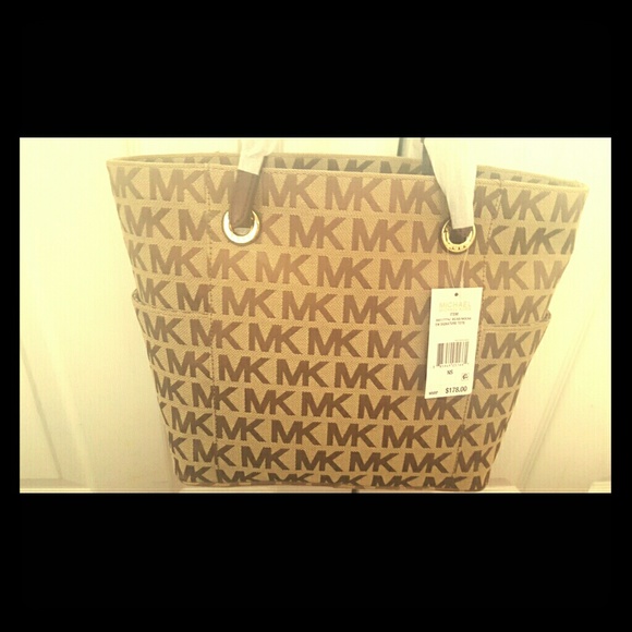 Micheal kors purse