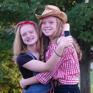 Meet your Posher, Caitlin