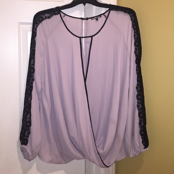 🆕 Lavender Black Sleeve Laced Shirt 💜