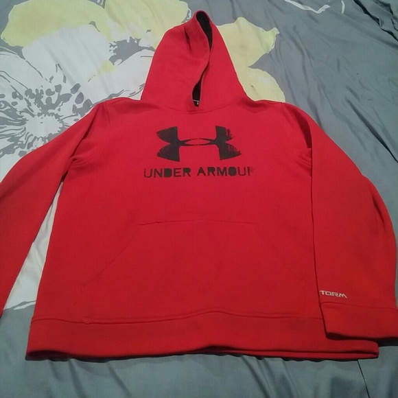 Boys under armour sweatshirt