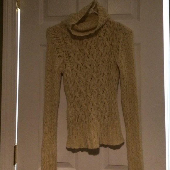 American eagle small yellow sweater