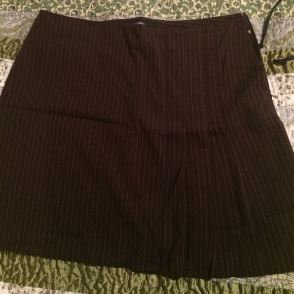 Chocolate pin striped skirt w/sexy pleated hem
