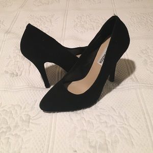 Black Steve Madden pumps