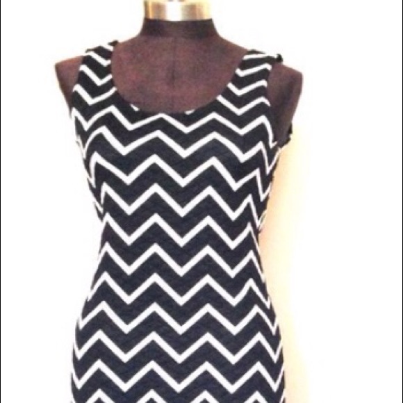 Dresses & Skirts - Black/white Chevron Bodycon dress