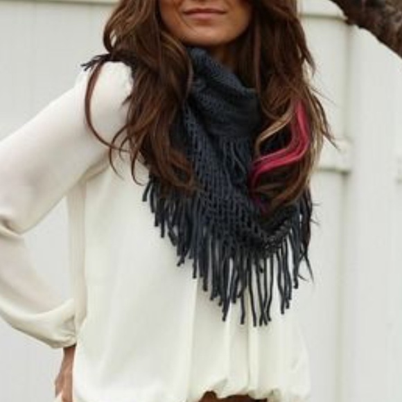 Vivacouture Accessories - Chunky Knit Scarf