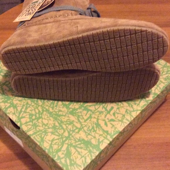 (SOLD) sanuk boots (smile pass it on) final price - Picture 3 of 4