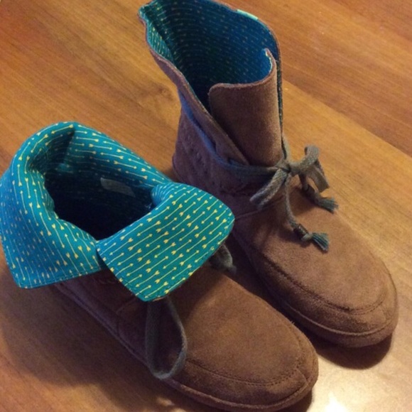 (SOLD) sanuk boots (smile pass it on) final price - Picture 4 of 4