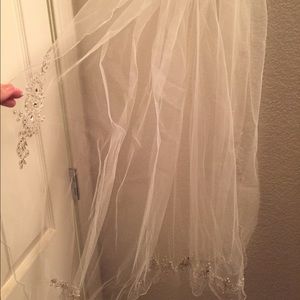 Wedding vail with beading