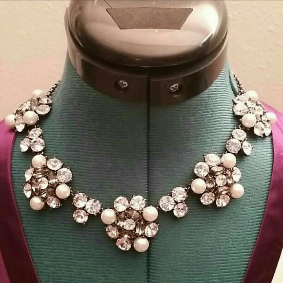 NWT Badgley Mischka crystal pearl flower necklace