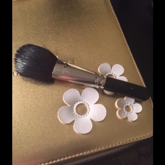 MAC Authentic 129 Blush/face brush 129SH