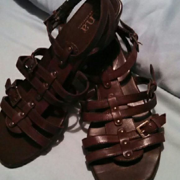 Sandals - Picture 2 of 3