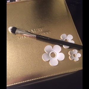 MAC Authentic 287 Duo Fibre Eye Brush