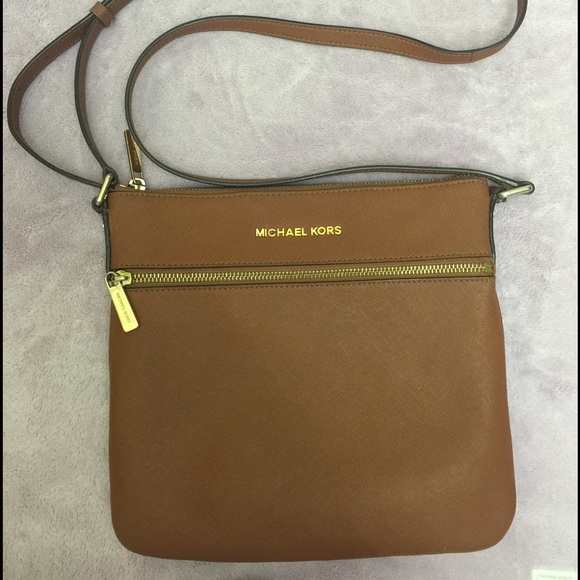 Michael kors cross body