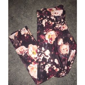 American Eagle floral print leggings