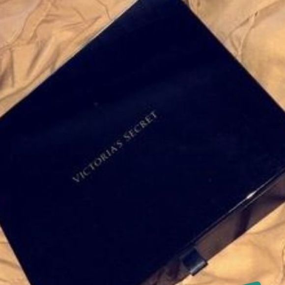 Vs empty box scandalous I have 2