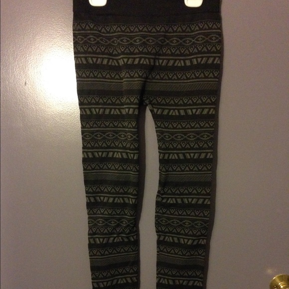 Black and grey printed small leggings