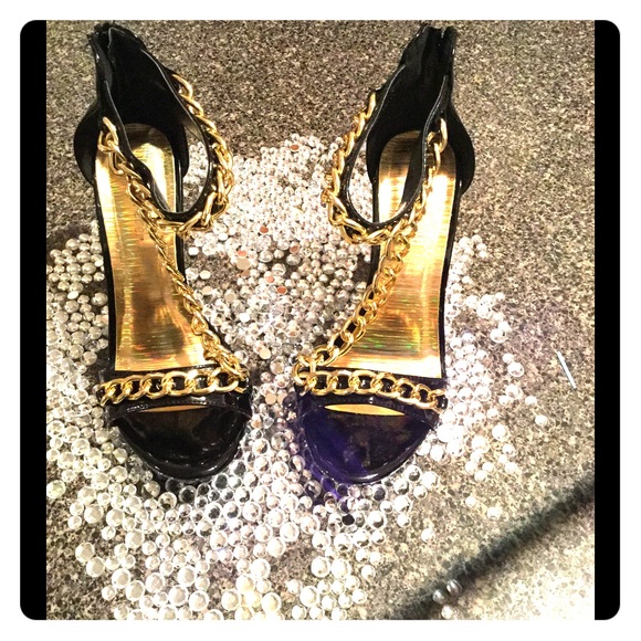 Golden chain heels