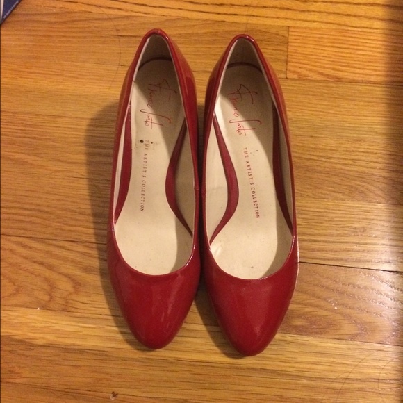 Red patent wedges