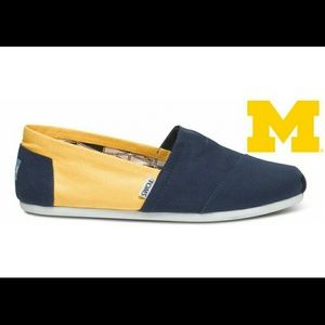 NWT Toms