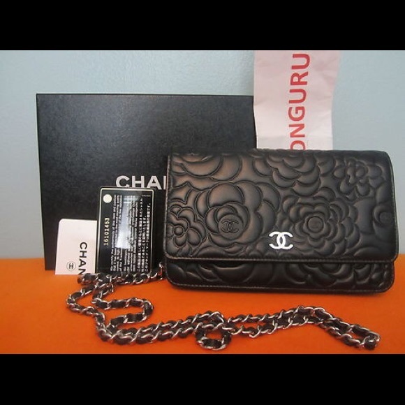 Iso Chanel camellia wallet with chain
