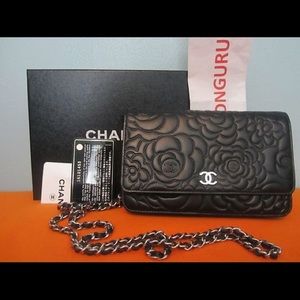 Iso Chanel camellia wallet with chain