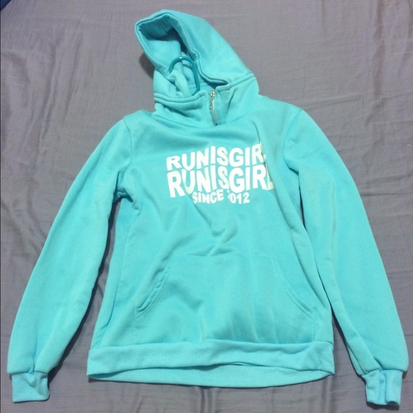 Set of 3 pieces: Sweat shirt, vest, and pant.