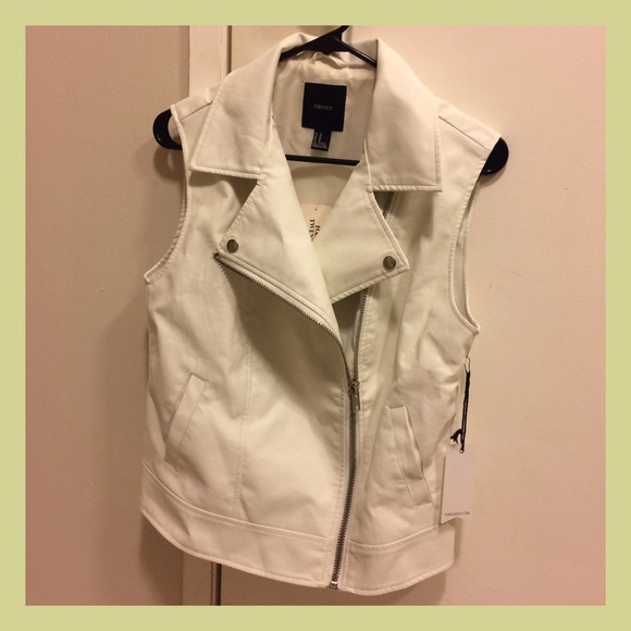 💕💖 F21 faux leather cream vest 💕💕