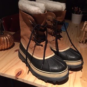 Basically new Sorel caribou waterproof snow boots.