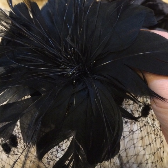 ? Black bird cage veil with flower