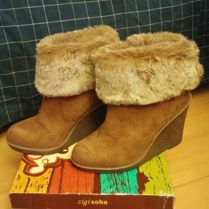 Wedge suede short boots