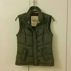 NWOT Hollister Green Gray Puffer Vest (Size M)