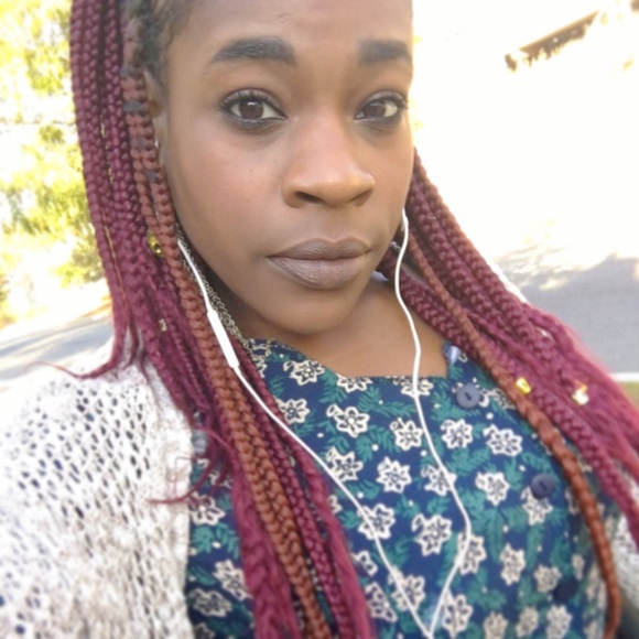 Meet your Posher, Monique