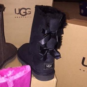 Black boots...not sure if authentic or not
