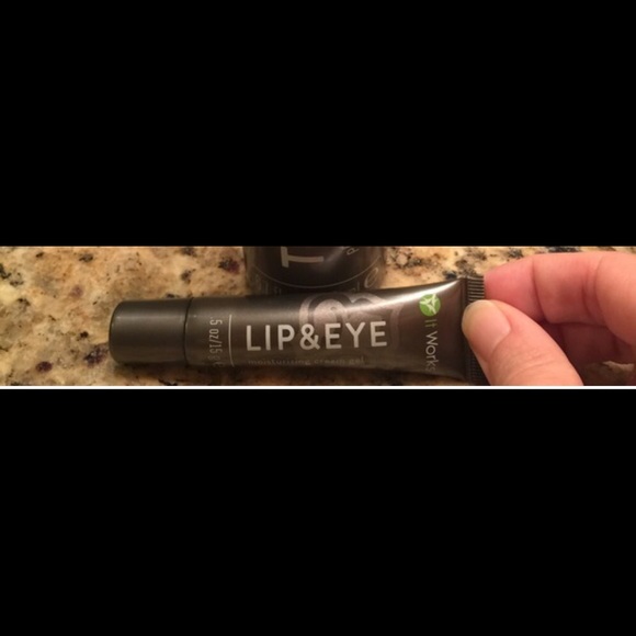 It Works lip and eye cream