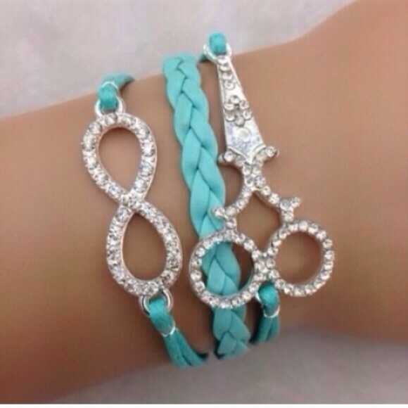 Jewelry - Hairstylist Bracelet✨17 available✨