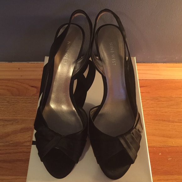 Nine West Black Satin Shoes/In good condition!