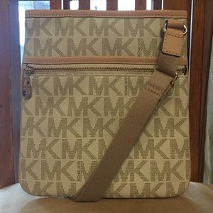 Michael Kors Jet Set Large Crossbody in Vanilla