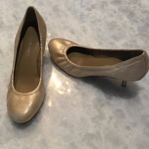 Pliner pumps perfect neural snakeskin design